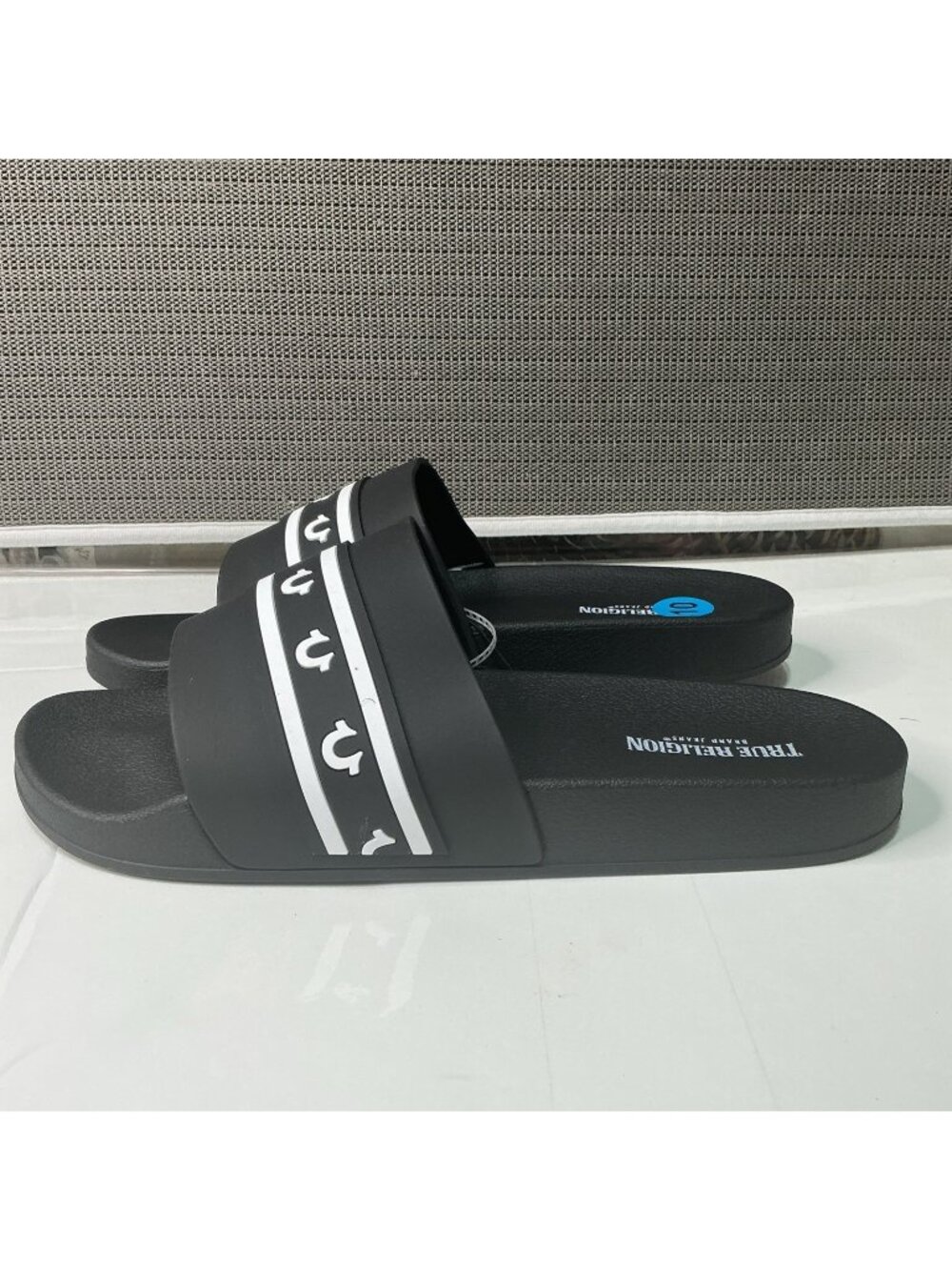 True Religion Men's Size 10 Style TR-Snoop -S Black & White Logo Slide Sandals